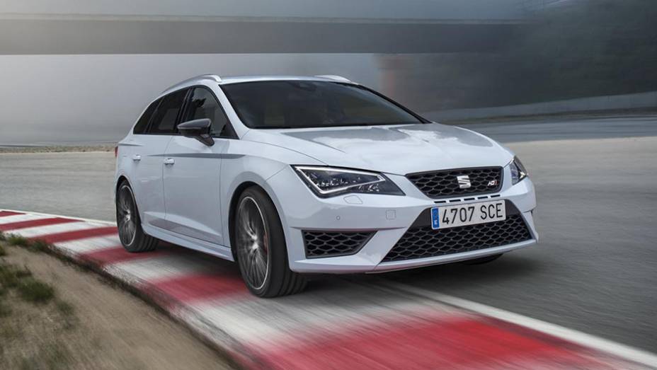 A Seat já se antecipou ao Salão de Genebra e revelou o Leon ST CUPRA | <a href="https://beta-develop.quatrorodas.abril.com.br/noticias/fabricantes/seat-oficializa-leon-st-cupra-823620.shtml" rel="migration">Leia mais</a>