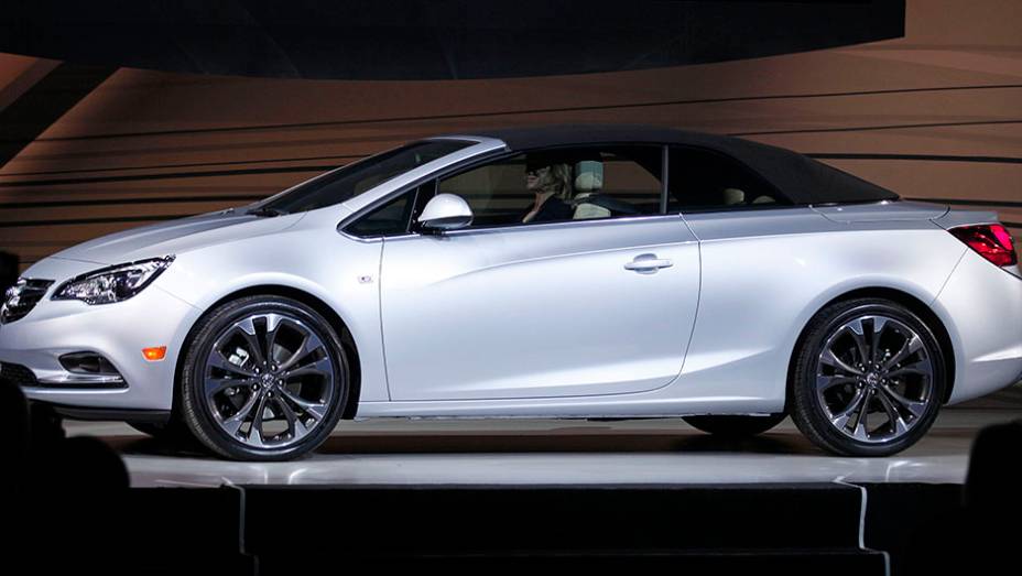 Buick Cascada | <a href="https://beta-develop.quatrorodas.abril.com.br/noticias/saloes/detroit-2015/buick-mostra-conversivel-cascada-824202.shtml" rel="migration">Leia mais</a> | <a href="https://beta-develop.quatrorodas.abril.com.br/galerias/saloes/detroit-2015/1o-dia-salao-detroit-824981.shtml" rel="migration">Veja</a>