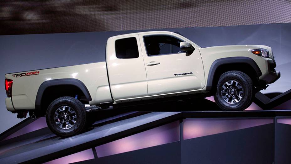 Toyota Tacoma | <a href="https://beta-develop.quatrorodas.abril.com.br/noticias/saloes/detroit-2015/toyota-desvenda-tacoma-2016-825020.shtml" rel="migration">Leia mais</a> | <a href="https://beta-develop.quatrorodas.abril.com.br/galerias/saloes/detroit-2015/1o-dia-salao-detroit-824981.shtml" rel="migration">Veja a pri</a>