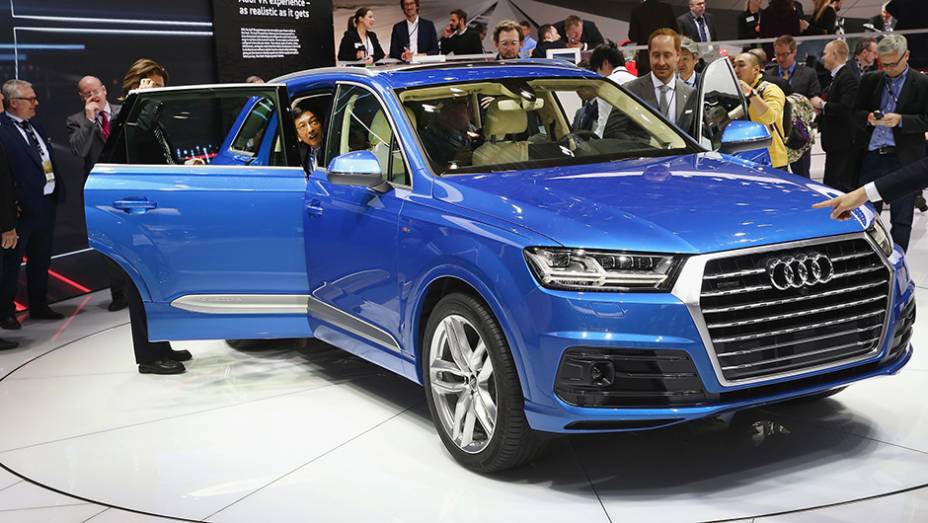 Audi Q7 | <a href="https://beta-develop.quatrorodas.abril.com.br/noticias/saloes/detroit-2015/vazam-imagens-novo-audi-q7-820180.shtml" rel="migration">Leia mais</a> | <a href="https://beta-develop.quatrorodas.abril.com.br/galerias/saloes/detroit-2015/1o-dia-salao-detroit-824981.shtml" rel="migration">Veja a primeira p</a>