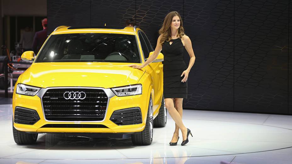 Audi Q3 | <a href="https://beta-develop.quatrorodas.abril.com.br/noticias/saloes/detroit-2015/audi-promove-facelift-q3-825580.shtml" rel="migration">Leia mais</a> | <a href="https://beta-develop.quatrorodas.abril.com.br/galerias/saloes/detroit-2015/1o-dia-salao-detroit-824981.shtml" rel="migration">Veja a primeira par</a>