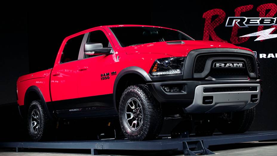 Ram 1500 Rebel | <a href="https://beta-develop.quatrorodas.abril.com.br/noticias/saloes/detroit-2015/ram-revela-picape-1500-rebel-2015-825402.shtml" rel="migration">Leia mais</a> | <a href="https://beta-develop.quatrorodas.abril.com.br/galerias/saloes/detroit-2015/1o-dia-salao-detroit-824981.shtml" rel="migration">Vej</a>