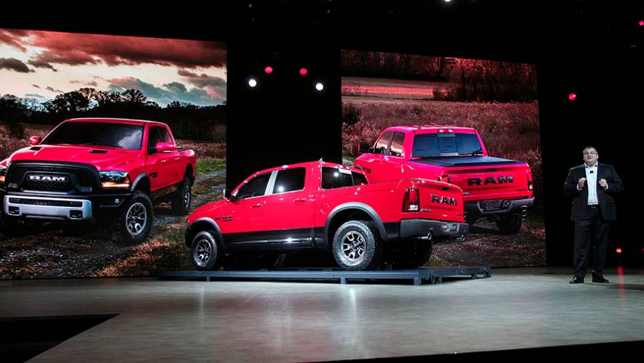 Ram 1500 Rebel | <a href="https://beta-develop.quatrorodas.abril.com.br/noticias/saloes/detroit-2015/ram-revela-picape-1500-rebel-2015-825402.shtml" rel="migration">Leia mais</a> | <a href="https://beta-develop.quatrorodas.abril.com.br/galerias/saloes/detroit-2015/1o-dia-salao-detroit-824981.shtml" rel="migration">Vej</a>