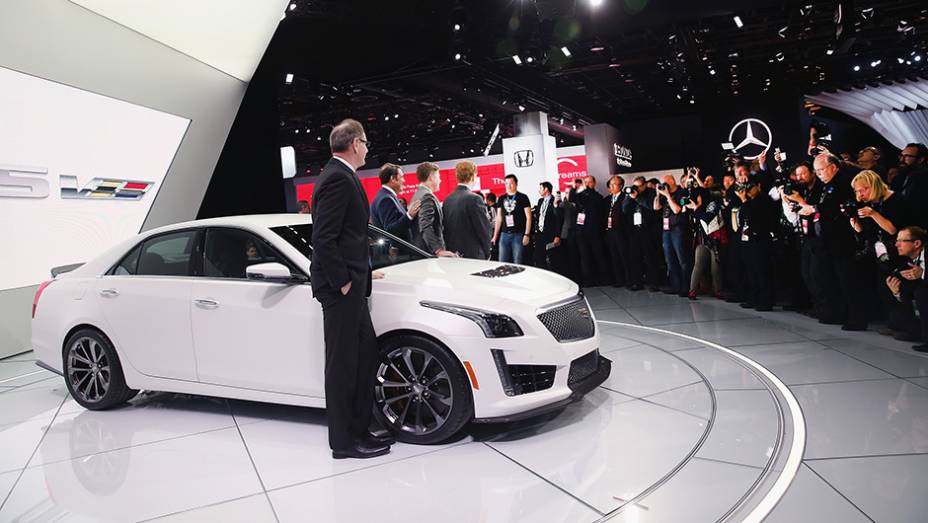 Cadillac CTS-V | <a href="https://beta-develop.quatrorodas.abril.com.br/noticias/saloes/detroit-2015/cadillac-revela-novo-cts-v-820740.shtml" rel="migration">Leia mais</a> | <a href="https://beta-develop.quatrorodas.abril.com.br/galerias/saloes/detroit-2015/1o-dia-salao-detroit-824981.shtml" rel="migration">Veja a pri</a>