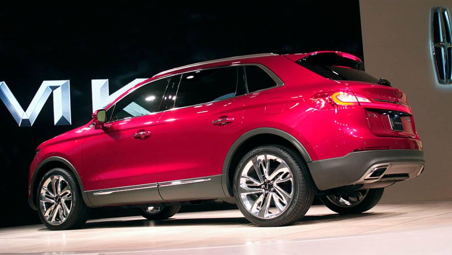 Lincoln MKX | <a href="https://beta-develop.quatrorodas.abril.com.br/noticias/saloes/detroit-2015/lincoln-revela-crossover-mkx-2016-825300.shtml" rel="migration">Leia mais</a> | <a href="https://beta-develop.quatrorodas.abril.com.br/galerias/saloes/detroit-2015/1o-dia-salao-detroit-824981.shtml" rel="migration">Veja a</a>