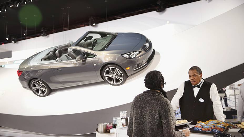 Buick Cascada | <a href="https://beta-develop.quatrorodas.abril.com.br/noticias/saloes/detroit-2015/buick-mostra-conversivel-cascada-824202.shtml" rel="migration">Leia mais</a> | <a href="https://beta-develop.quatrorodas.abril.com.br/galerias/saloes/detroit-2015/1o-dia-salao-detroit-824981.shtml" rel="migration">Veja</a>