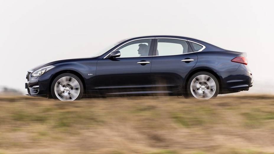 O sedã, originalmente apresentado no Salão de Nova Iorque de 2014, partirá de 43.705 euros | <a href="https://beta-develop.quatrorodas.abril.com.br//noticias/fabricantes/infiniti-confirma-precos-q70-829383.shtml" rel="migration">Leia mais</a> O sedã, originalmente apresentado no Salão de Nova Iorque de 2014, partirá de 43.705 euros | <a href="https://beta-develop.quatrorodas.abril.com.br//noticias/fabricantes/infiniti-confirma-precos-q70-829383.shtml" rel="migration">Leia mais</a>