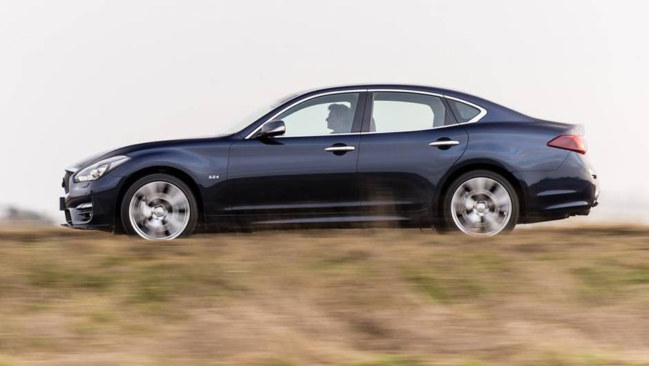 O sed&atilde;, originalmente apresentado no Sal&atilde;o de Nova Iorque de 2014, partir&aacute; de 43.705 euros | <a href="https://beta-develop.quatrorodas.abril.com.br//noticias/fabricantes/infiniti-confirma-precos-q70-829383.shtml" rel="migration">Leia mais</a>