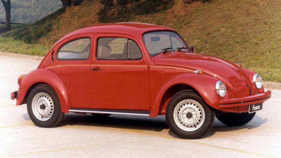 PASSADO: VW Fusca - Xodó de colecionadores, o Fusca é um ícone da indústria automotiva do século passado. Além disso, foi um raro caso de carro "aposentado" (em 1986) que voltou a ser produzido (1993-96)