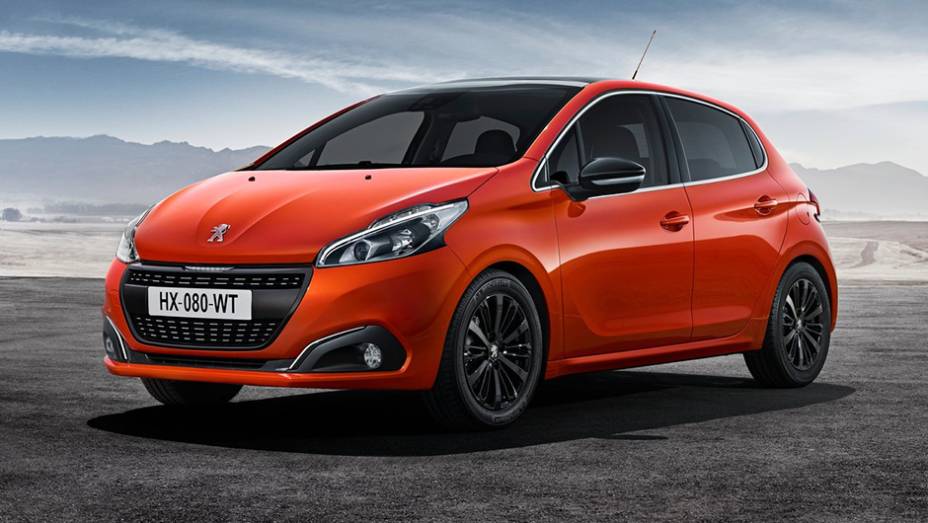 A principal novidade em termos visuais &eacute; a frente com nova grade e novos far&oacute;is | <a href="https://beta-develop.quatrorodas.abril.com.br/noticias/saloes/genebra-2015/peugeot-revela-208-reestilizado-837862.shtml" rel="migration">Leia mais</a>