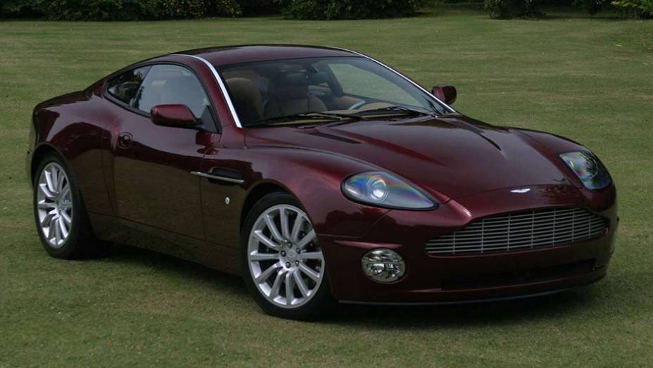 2001 - Aston Martin Vanquish, o sucessor espiritual do já defasado Virage 2001 - Aston Martin Vanquish, o sucessor espiritual do já defasado Virage
