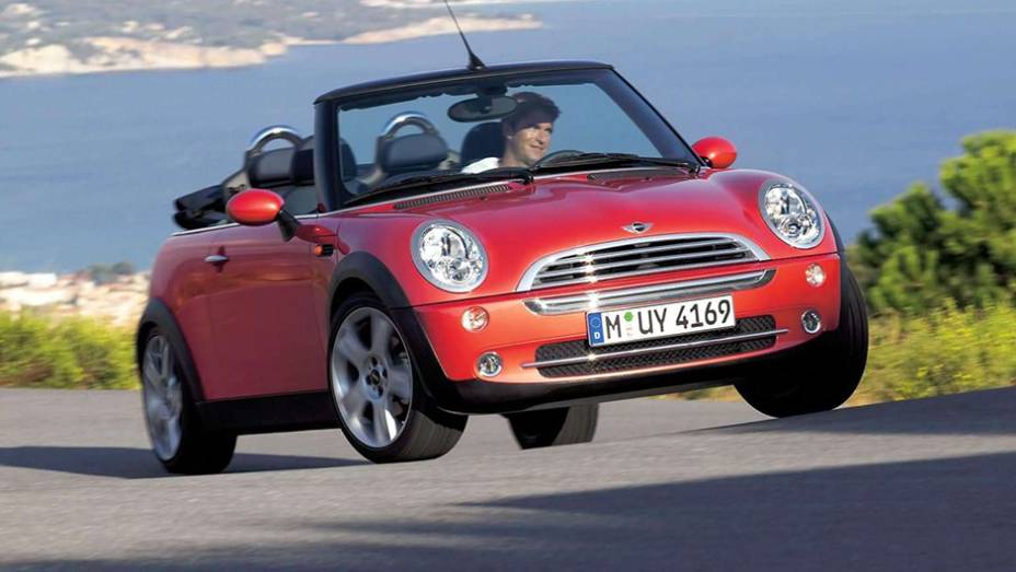 2004 - MINI conversível, dando um novo respiro ao tradicional compacto britânico 2004 - MINI conversível, dando um novo respiro ao tradicional compacto britânico
