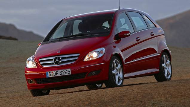2005 - Mercedes-Benz Classe B, monovolume global dotado de tração dianteira 2005 - Mercedes-Benz Classe B, monovolume global dotado de tração dianteira