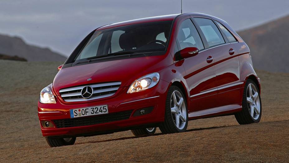 2005 - Mercedes-Benz Classe B, monovolume global dotado de tração dianteira 2005 - Mercedes-Benz Classe B, monovolume global dotado de tração dianteira