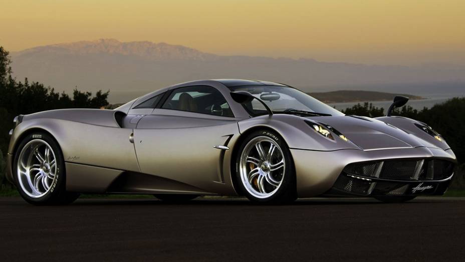 2011 - Pagani Huayra, supercarro artesanal, vendido por mais de 1 milhão de euros 2011 - Pagani Huayra, supercarro artesanal, vendido por mais de 1 milhão de euros