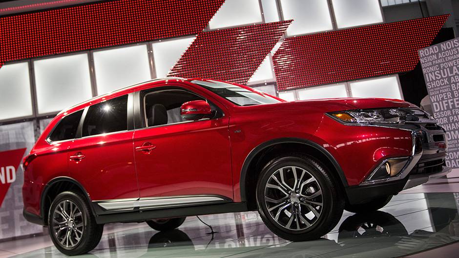 Mitsubishi Outlander | <a href="https://beta-develop.quatrorodas.abril.com.br/noticias/saloes/new-york-2015/mitsubishi-apresenta-facelift-outlander-852726.shtml" target="_blank" rel="migration">Leia mais</a> Mitsubishi Outlander | <a href="https://beta-develop.quatrorodas.abril.com.br/noticias/saloes/new-york-2015/mitsubishi-apresenta-facelift-outlander-852726.shtml" target="_blank" rel="migration">Leia mais</a>