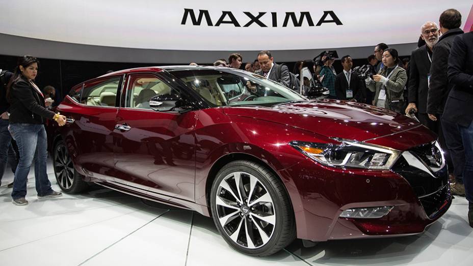 Nissan Maxima | <a href="https://beta-develop.quatrorodas.abril.com.br/noticias/saloes/new-york-2015/nissan-maxima-surge-renovado-nova-iorque-852660.shtml" target="_blank" rel="migration">Leia mais</a>