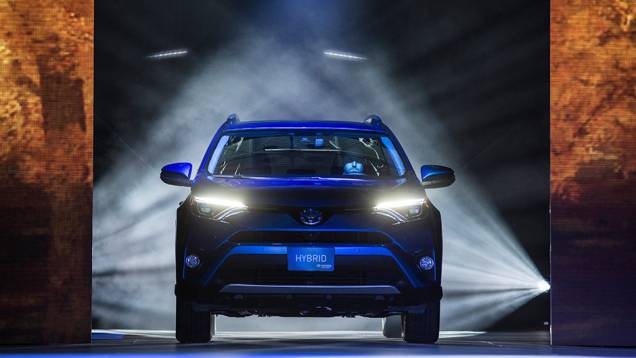 Toyota RAV4 | <a href="https://beta-develop.quatrorodas.abril.com.br/noticias/saloes/new-york-2015/toyota-revela-facelift-rav4-852739.shtml" target="_blank" rel="migration">Leia mais</a> Toyota RAV4 | <a href="https://beta-develop.quatrorodas.abril.com.br/noticias/saloes/new-york-2015/toyota-revela-facelift-rav4-852739.shtml" target="_blank" rel="migration">Leia mais</a>