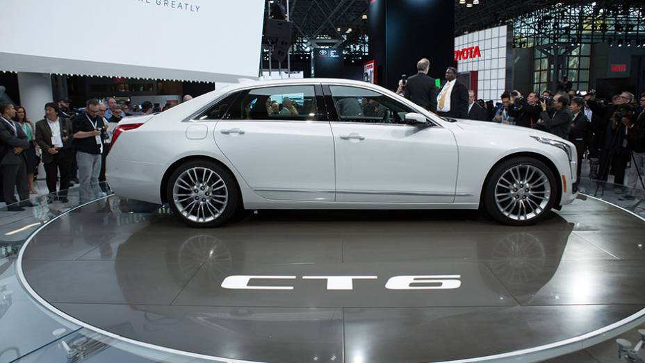 Cadillac CT6 | <a href="https://beta-develop.quatrorodas.abril.com.br/noticias/saloes/new-york-2015/cadillac-ct6-surge-nova-iorque-852261.shtml" target="_blank" rel="migration">Leia mais</a>