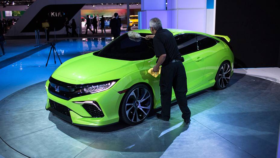 Honda Civic Concept | <a href="https://beta-develop.quatrorodas.abril.com.br/noticias/saloes/new-york-2015/honda-surpreende-mostra-civic-concept-852407.shtml" target="_blank" rel="migration">Leia mais</a>