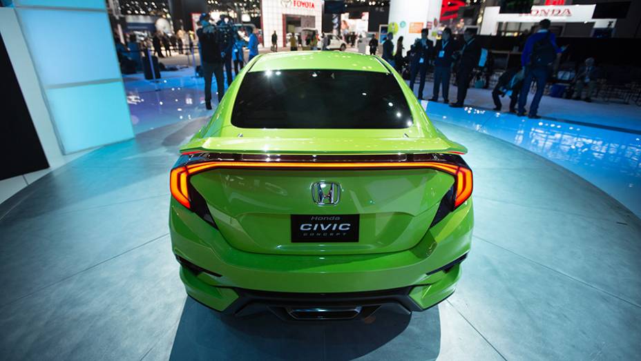 Honda Civic Concept | <a href="https://beta-develop.quatrorodas.abril.com.br/noticias/saloes/new-york-2015/honda-surpreende-mostra-civic-concept-852407.shtml" target="_blank" rel="migration">Leia mais</a>