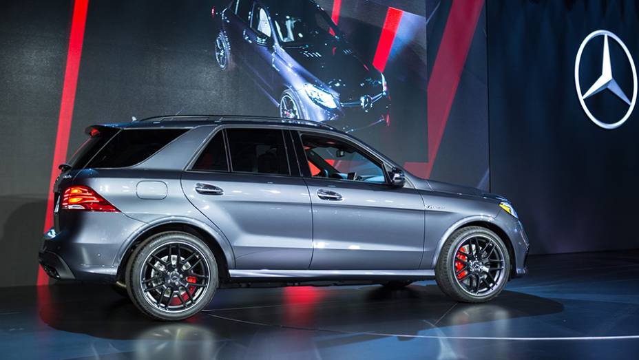 Mercedes-Benz GLE | <a href="https://beta-develop.quatrorodas.abril.com.br/noticias/saloes/new-york-2015/mercedes-benz-revela-gle-2016-851477.shtml" target="_blank" rel="migration">Leia mais</a>