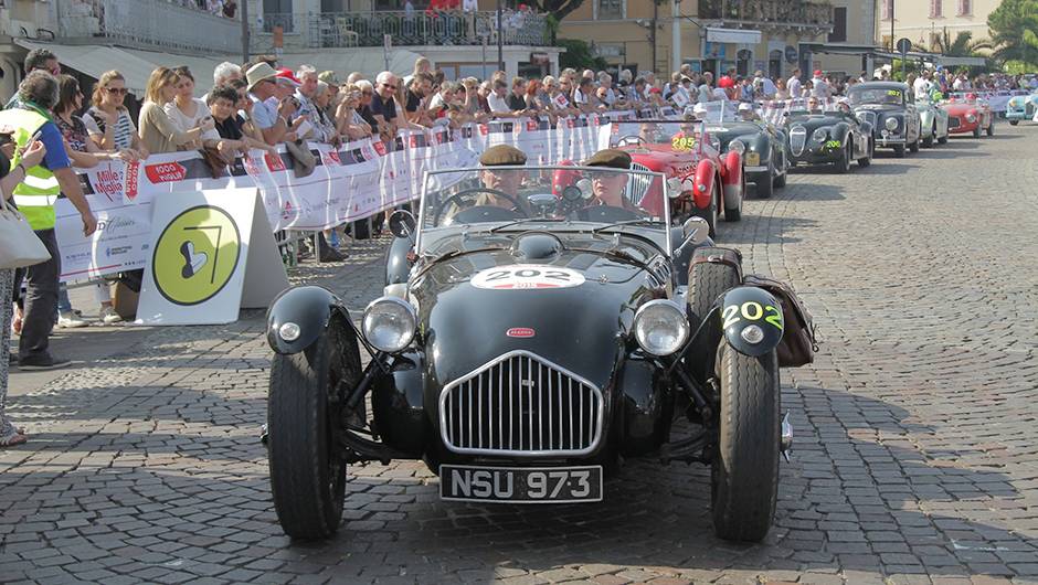 Em 2015, duas marcas dividem o privil&eacute;gio de serem representadas em maior n&uacute;mero: Alfa Romeo e Mercedes-Benz, com 38 carros. Em seguida, vem a Jaguar, com 36.