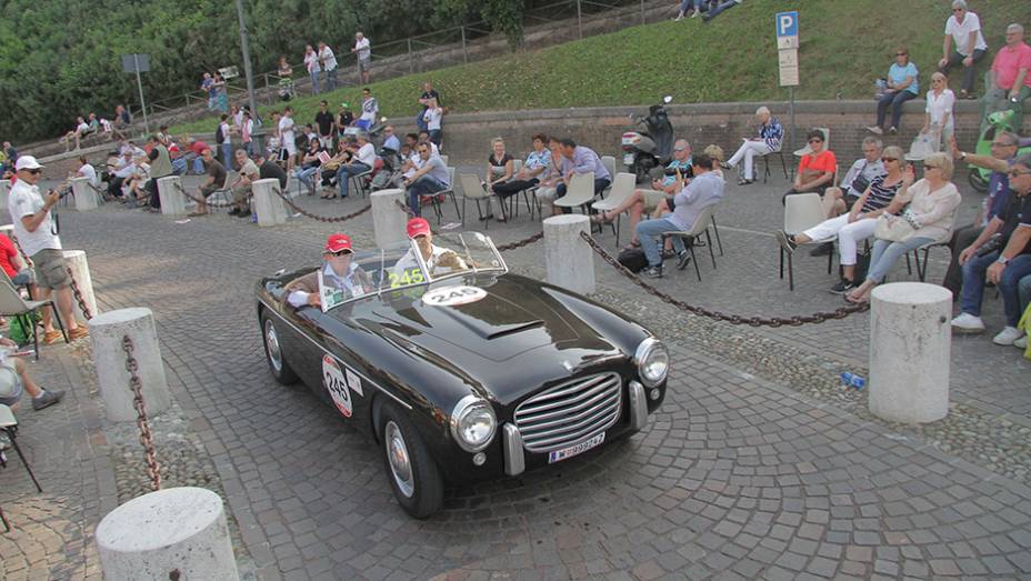 Incrivelmente, 67 dos modelos participantes de 2015 estiveram em, ao menos, uma edição da Mille Miglia em seu formato original de competição (1927-1957). Incrivelmente, 67 dos modelos participantes de 2015 estiveram em, ao menos, uma edição da Mille Miglia em seu formato original de competição (1927-1957).