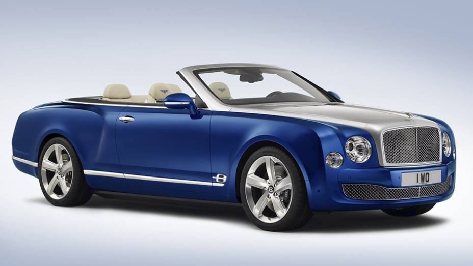 Bentley Grand Convertible (2014) - se destaca pelo acabamento fino, com detalhes amadeirados e acolchoados. Não por acaso, a marca o tratou como "o mais sofisticado conversível" já feito por ela. | <a href="https://beta-develop.quatrorodas.abril.com.br/galerias/especiai" rel="migration"></a>