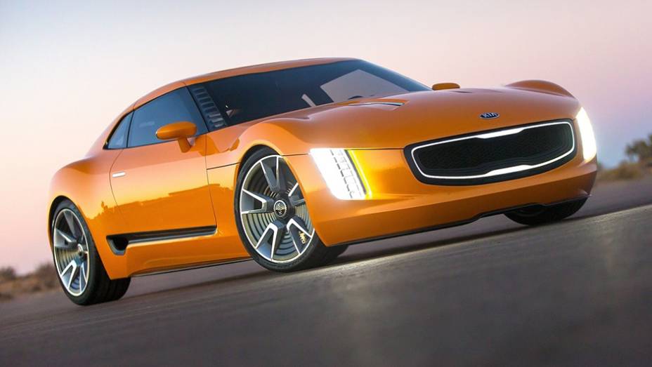 Kia GT4 Stinger (2014) - não é muito do feitio de Kia bolar esportivos, mas a tacada no GT4 Stinger foi certeira. As características são aquelas típicas dos modelos bem-sucedidos, incluindo tração traseira. | <a href="https://beta-develop.quatrorodas.abril.com.br/galeri" rel="migration"></a>