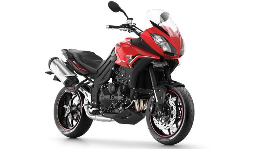 A novidade estar&aacute; dispon&iacute;vel na Europa ainda nesse semestre, nas cores branca ou vermelha | <a href="%20https://beta-develop.quatrorodas.abril.com.br/moto/noticias/triumph-revela-tiger-sport-731104.shtml" rel="migration">Leia mais</a>