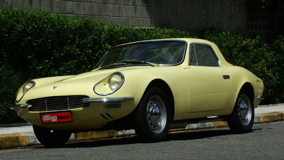 Puma GT (DKW): herdeiro direto do GT Malzoni, ainda com mec&acirc;nica DKW, ele teve seu desenho refinado por An&iacute;sio Campos e foi o primeiro modelo da marca Puma, que se tornaria o s&iacute;mbolo mais perene de esportivo fora-de-s&eacute;rie brasileiro. | <a href="https://quat" rel="migration"></a>