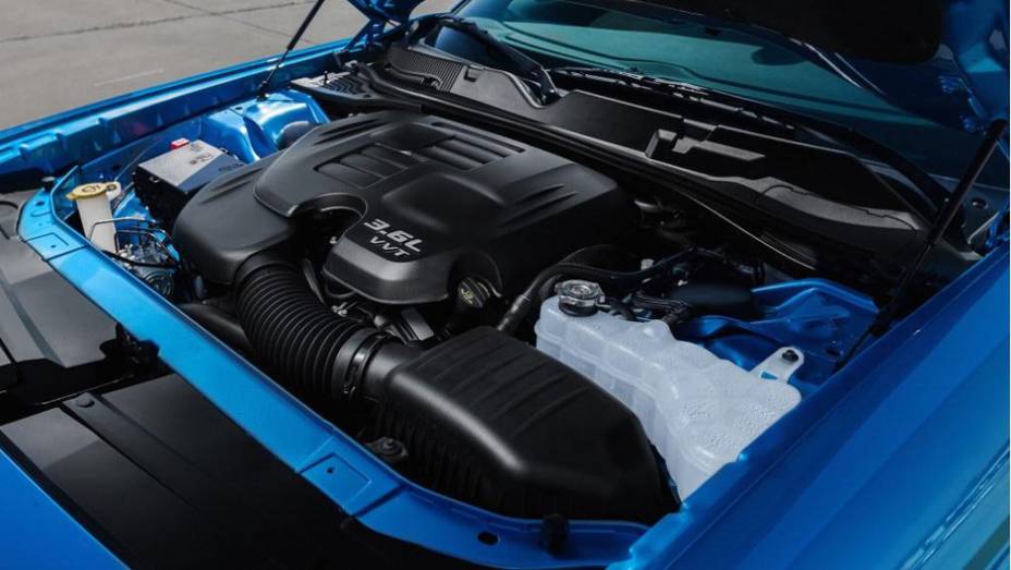 Challenger 2015 será equipado com um 6.4 litros Scat Pack com motor oito cilindros em "v". | <a href="https://beta-develop.quatrorodas.abril.com.br/noticias/saloes/new-york-2014/challenger-reestilizado-apresentado-nova-york-780076.shtml" rel="migration">Leia mais</a> Challenger 2015 será equipado com um 6.4 litros Scat Pack com motor oito cilindros em "v". | <a href="https://beta-develop.quatrorodas.abril.com.br/noticias/saloes/new-york-2014/challenger-reestilizado-apresentado-nova-york-780076.shtml" rel="migration">Leia mais</a>