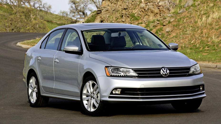 Jetta 2015 é apresentado. | <a href="https://beta-develop.quatrorodas.abril.com.br/noticias/fabricantes/jetta-2015-revelado-ganha-novidades-779724.shtml" rel="migration">Leia mais</a>