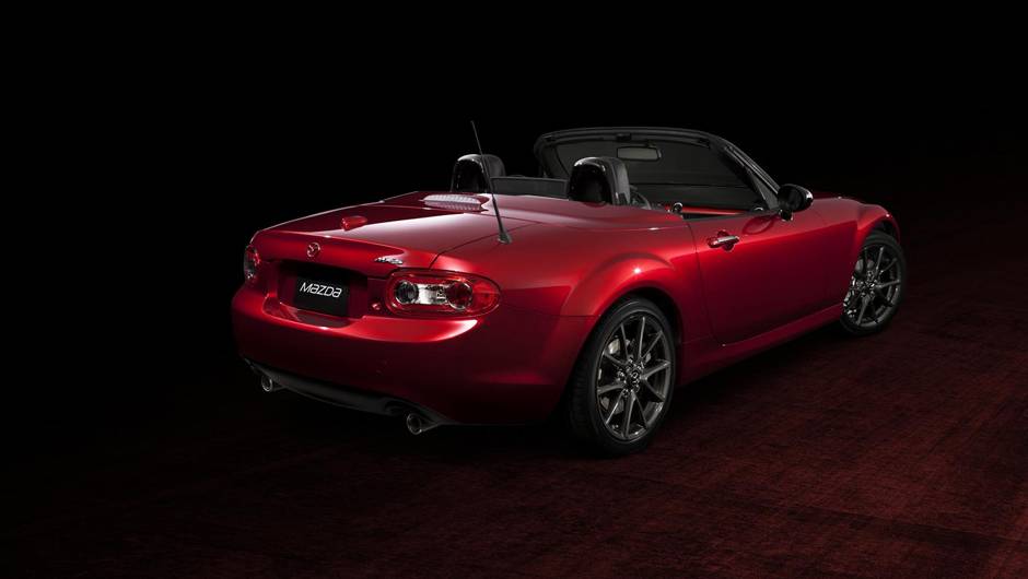 Serão 100 unidades à venda nos Estados Unidos. | <a href="https://beta-develop.quatrorodas.abril.com.br/noticias/saloes/new-york-2014/mazda-revela-mx-5-25th-anniversary-edition-salao-nova-york-779961.shtml" rel="migration">Leia mais</a> Serão 100 unidades à venda nos Estados Unidos. | <a href="https://beta-develop.quatrorodas.abril.com.br/noticias/saloes/new-york-2014/mazda-revela-mx-5-25th-anniversary-edition-salao-nova-york-779961.shtml" rel="migration">Leia mais</a>