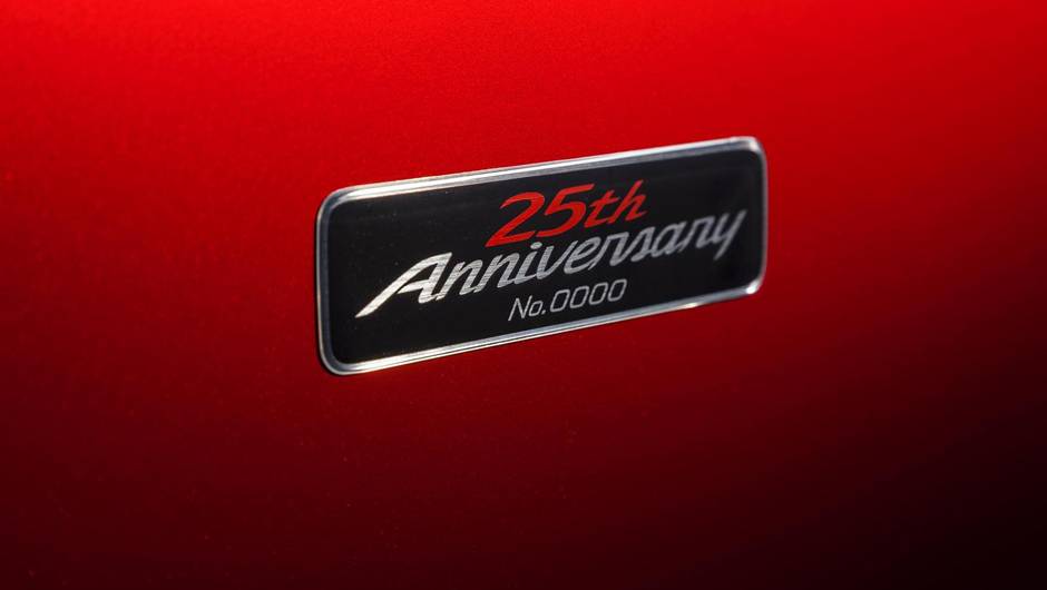 As cem unidades serão numeradas. | <a href="https://beta-develop.quatrorodas.abril.com.br/noticias/saloes/new-york-2014/mazda-revela-mx-5-25th-anniversary-edition-salao-nova-york-779961.shtml" rel="migration">Leia mais</a> As cem unidades serão numeradas. | <a href="https://beta-develop.quatrorodas.abril.com.br/noticias/saloes/new-york-2014/mazda-revela-mx-5-25th-anniversary-edition-salao-nova-york-779961.shtml" rel="migration">Leia mais</a>