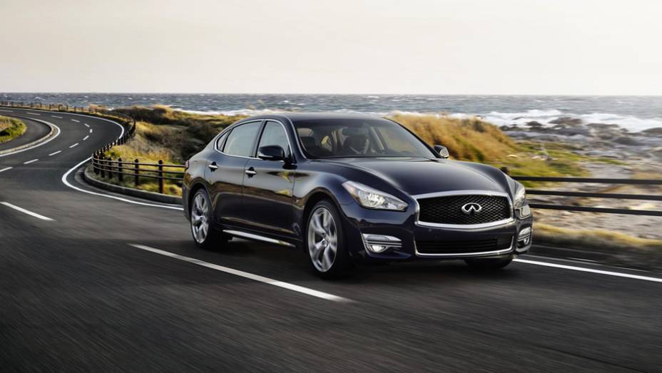 Foi apresentado o modelo Infiniti Q70L no Salão de Nova York. | <a href="https://beta-develop.quatrorodas.abril.com.br/noticias/saloes/new-york-2014/" rel="migration">Leia mais</a>