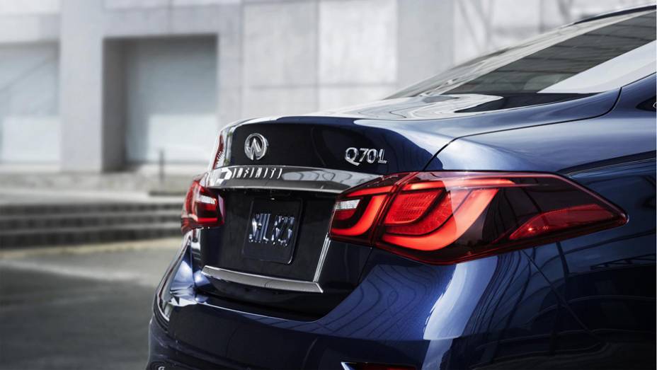 O Q70L tem transmiss&atilde;o autom&aacute;tica de sete velocidades. | <a href="https://beta-develop.quatrorodas.abril.com.br/noticias/saloes/new-york-2014/" rel="migration">Leia mais</a>