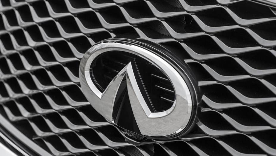 Detalhe da grade do radiador do Infiniti QX80. | <a href="https://beta-develop.quatrorodas.abril.com.br/noticias/saloes/new-york-2014/" rel="migration">Leia mais</a>