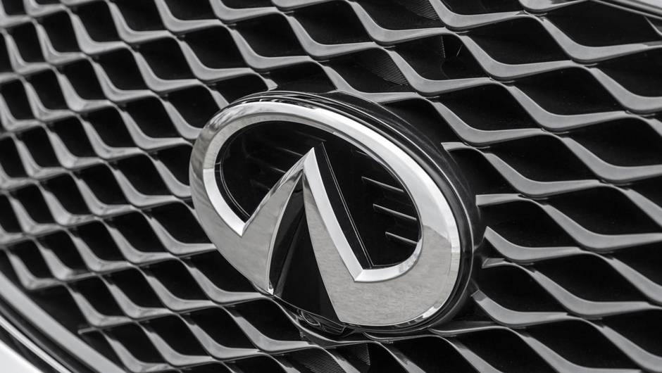 Detalhe da grade do radiador do Infiniti QX80. | <a href="https://beta-develop.quatrorodas.abril.com.br/noticias/saloes/new-york-2014/" rel="migration">Leia mais</a>