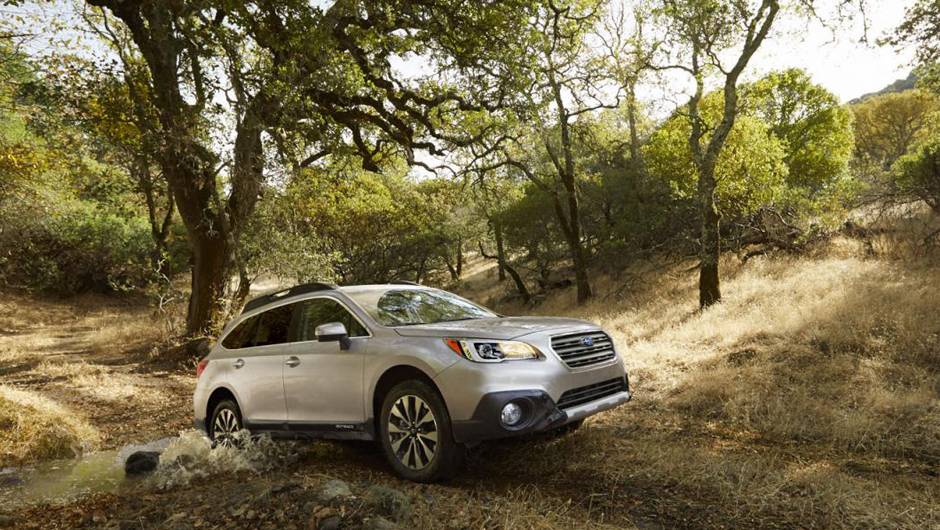 Foi adotada uma grade hexagonal ladeada por far&oacute;is. | <a href="https://beta-develop.quatrorodas.abril.com.br/noticias/saloes/new-york-2014/subaru-revela-outback-2015-nova-york-780160.shtml" rel="migration">Leia mais</a>