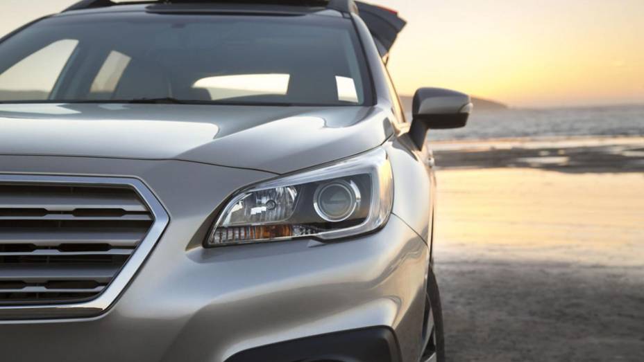 Detalhes da frente do Outback. | <a href="https://beta-develop.quatrorodas.abril.com.br/noticias/saloes/new-york-2014/subaru-revela-outback-2015-nova-york-780160.shtml" rel="migration">Leia mais</a>