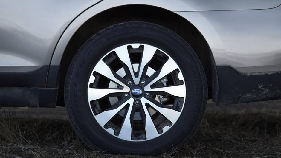 Rodas de liga leve de 17 ou 18 polegadas estão presentes no veículo. | <a href="https://beta-develop.quatrorodas.abril.com.br/noticias/saloes/new-york-2014/subaru-revela-outback-2015-nova-york-780160.shtml" rel="migration">Leia mais</a> Rodas de liga leve de 17 ou 18 polegadas estão presentes no veículo. | <a href="https://beta-develop.quatrorodas.abril.com.br/noticias/saloes/new-york-2014/subaru-revela-outback-2015-nova-york-780160.shtml" rel="migration">Leia mais</a>