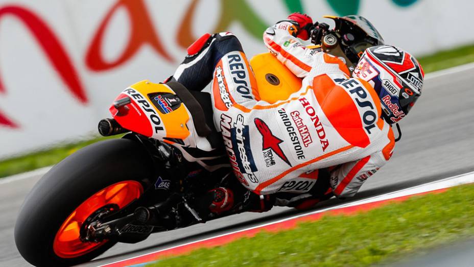 O l&iacute;der do certame n&atilde;o foi bem e pela primeira vez na categoria n&atilde;o foi ao p&oacute;dio. | <a href="https://beta-develop.quatrorodas.abril.com.br/moto/noticias/pedrosa-quebra-invencibilidade-marquez-797037.shtml" rel="migration">Leia mais</a>