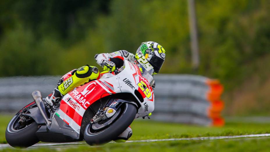 Ianonne fez bela disputa com Dovizioso durante toda a prova. | <a href="https://beta-develop.quatrorodas.abril.com.br/moto/noticias/pedrosa-quebra-invencibilidade-marquez-797037.shtml" rel="migration">Leia mais</a> Ianonne fez bela disputa com Dovizioso durante toda a prova. | <a href="https://beta-develop.quatrorodas.abril.com.br/moto/noticias/pedrosa-quebra-invencibilidade-marquez-797037.shtml" rel="migration">Leia mais</a>