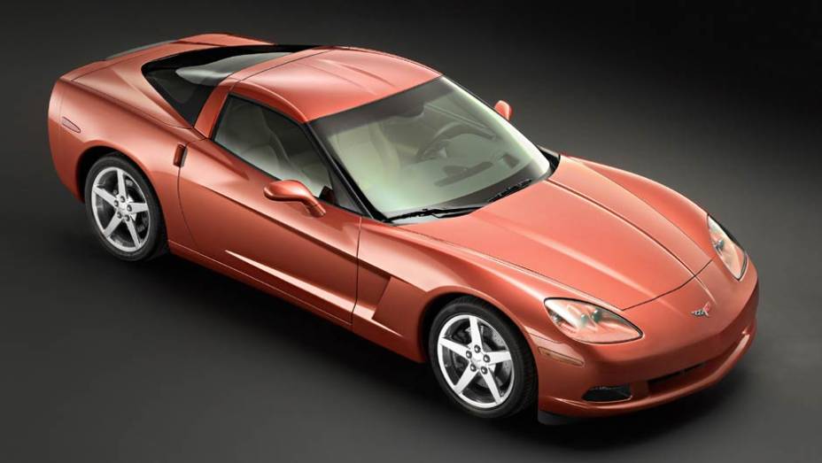 2005: agora com faróis fixos, o desenho manteve a identidade geral do Corvette. Disponível desde 1968, o V8 de 5.7 litros deu lugar a um de 6.0 litros e 400 cv. O esportivo ia de 0 a 96 km/h em 4,2 s e chegava a 298 km/h 2005: agora com faróis fixos, o desenho manteve a identidade geral do Corvette. Disponível desde 1968, o V8 de 5.7 litros deu lugar a um de 6.0 litros e 400 cv. O esportivo ia de 0 a 96 km/h em 4,2 s e chegava a 298 km/h