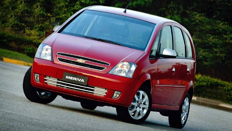 Meriva SS: o uso da mítica sigla em uma minivan com apelo esportivo apenas no visual nasceu em 2005, seguindo a receita adotada no Astra; a Meriva ainda tinha opção de câmbio automatizado - para desgosto dos fãs de esportivos GM Meriva SS: o uso da mítica sigla em uma minivan com apelo esportivo apenas no visual nasceu em 2005, seguindo a receita adotada no Astra; a Meriva ainda tinha opção de câmbio automatizado - para desgosto dos fãs de esportivos GM
