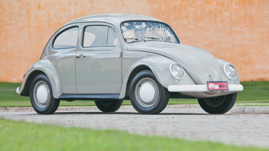VW Sedan P&eacute; de Boi: nascido em 1965, o modelo despojado n&atilde;o tinha nem tampa do porta-luvas; como o carro j&aacute; era s&iacute;mbolo de status, acabou descontinuado um ano depois