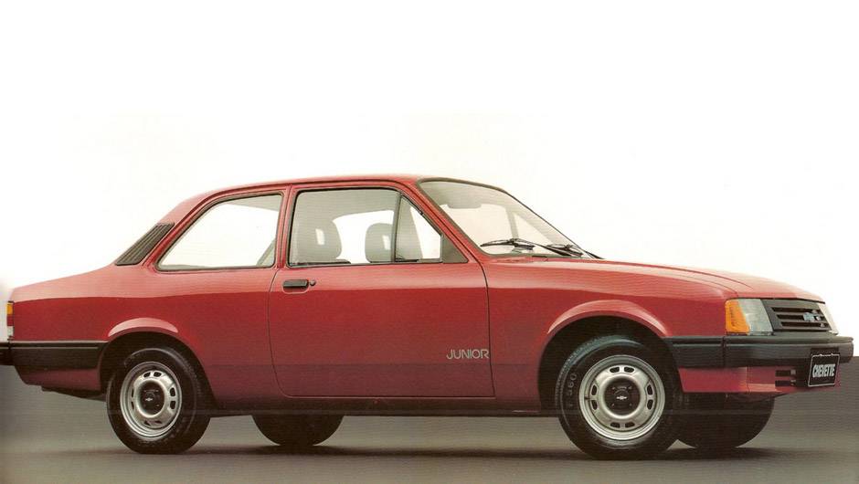 Chevrolet Chevette Junior: esta vers&atilde;o depenada do Chevette foi uma tentativa de resposta ao Uno Mille; equipado com um fraco motor 1.0 de 50 cv, deixou as ruas em 1993, apenas um ano ap&oacute;s sua estreia