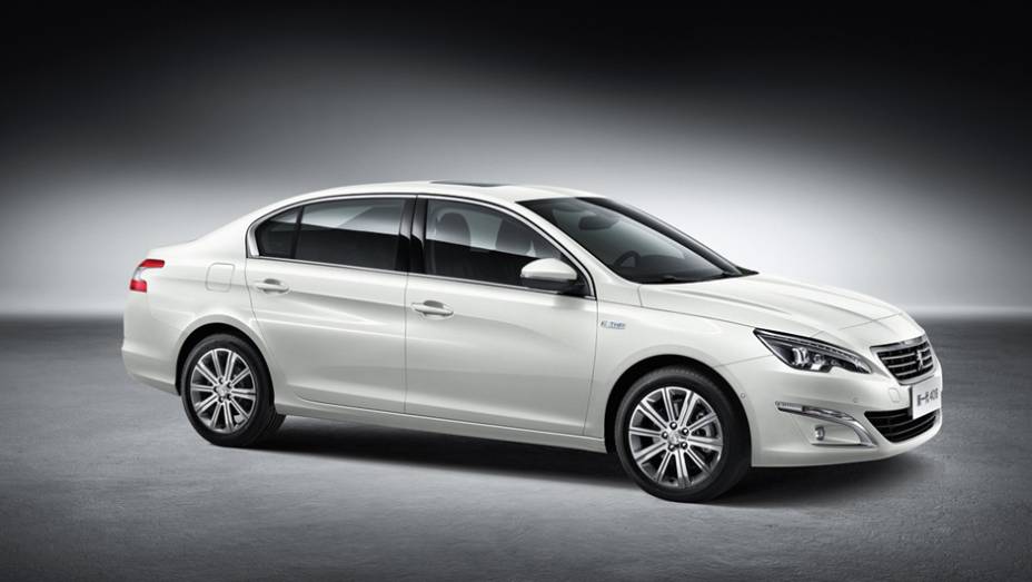 Peugeot apresenta o 408 no Sal&atilde;o do Pequim. | <a href="https://beta-develop.quatrorodas.abril.com.br/noticias/saloes/pequim-2014/peugeot-408-sedan-tem-primeira-informacoes-reveladas-780044.shtml" rel="migration">Leia mais</a>